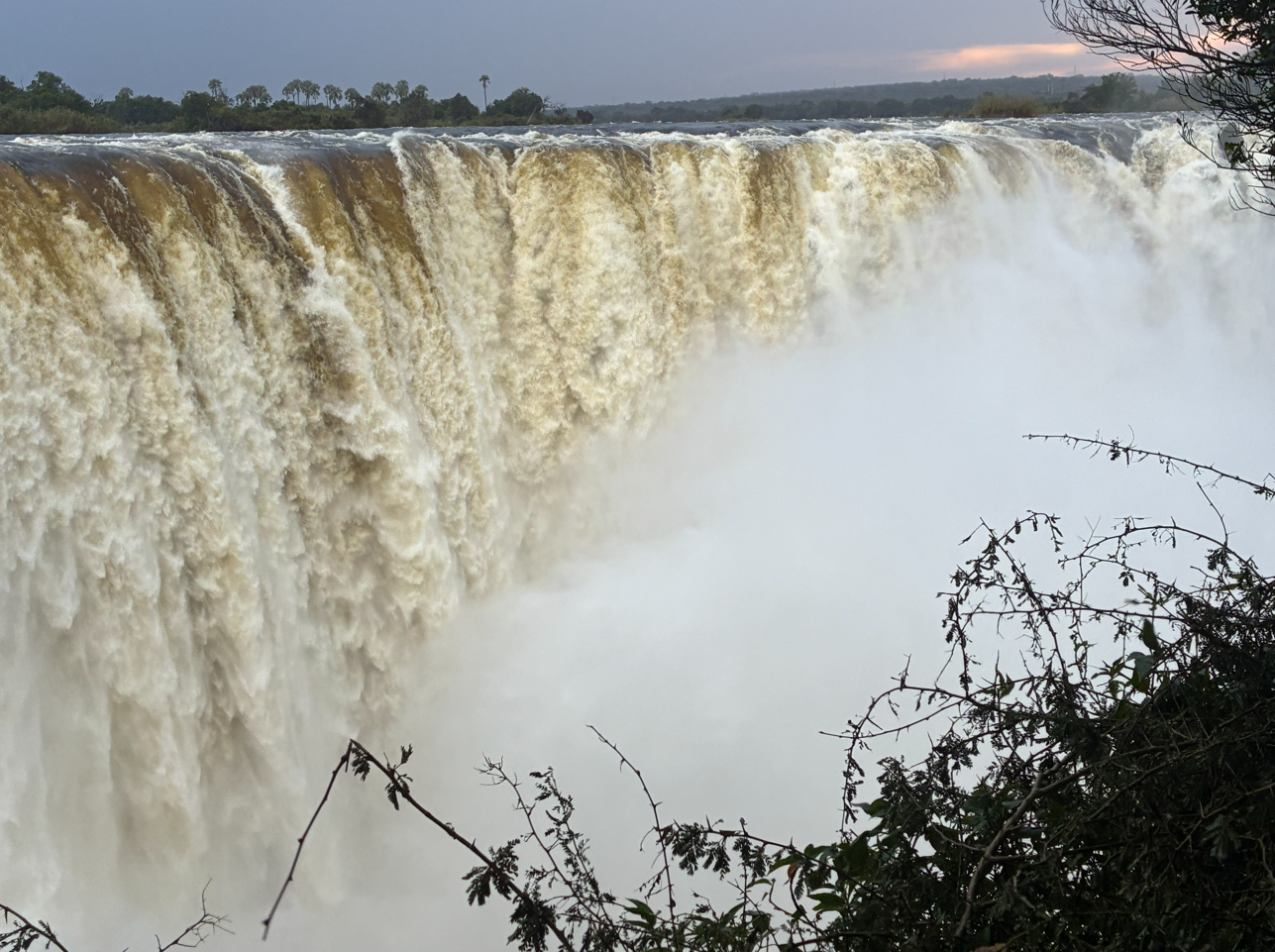 ジンバブエ(ヴィクトリアフォールズ→ハラレ)